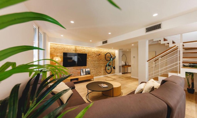 Old Town Apartment | Bravissimo Cort Reial Duplex, Spacious with 3 bedrooms