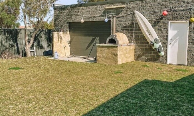Lancelin House | Break-A-Way - Delightfully colourful & spacious