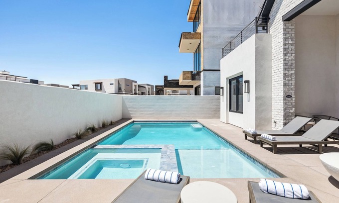 St. George House | Break Point: Private Pool, Lagoon + Beaches + Fall Break Availability