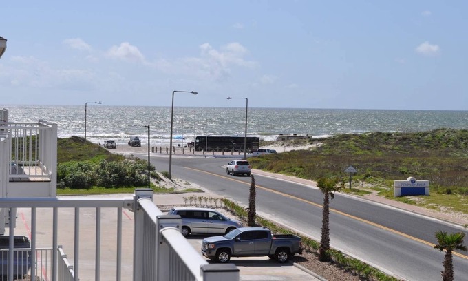Corpus Christi House | Breakaway from it all at the Barefoot Beach House