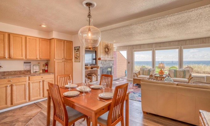 Neskowin House | Breakers Beach House 3 - Meredith Lodging