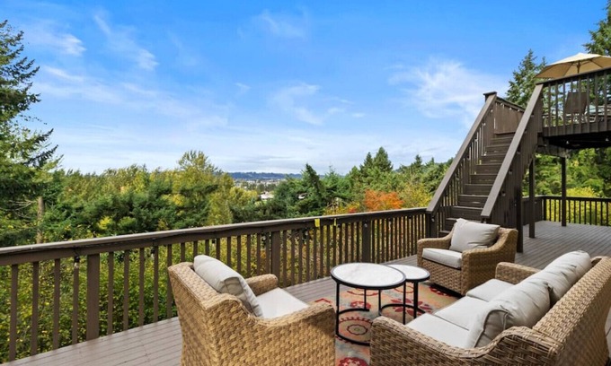 Bonney Lake House | Breakfast w/View-Game Room-7 Beds-A/C-Lake & Ski