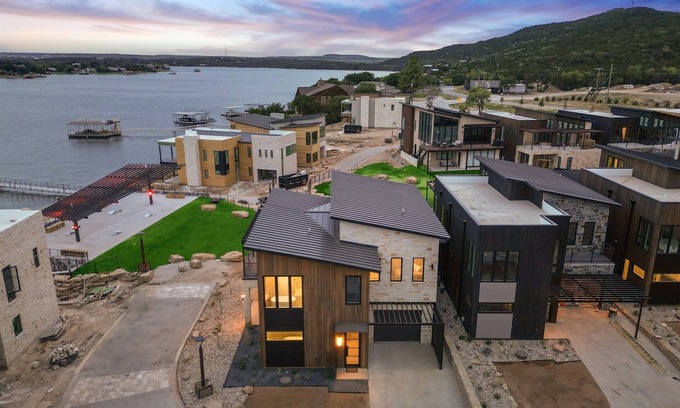 Graford Villa | Breakwater PK | Brand new home Juniper Ridge | Sleeps 14