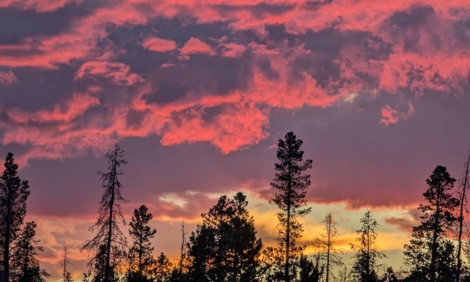 Foxpark House | Breath in the crisp mountain air and share the beauty with your entire group!