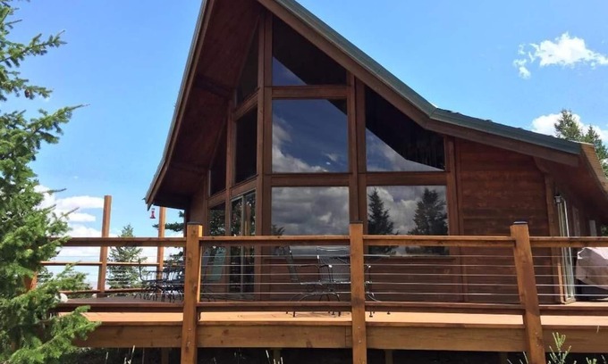 Dubois Cabin | Breath Taking Views-Near Yellowstone New Hot Tub. Just off Union Pass!