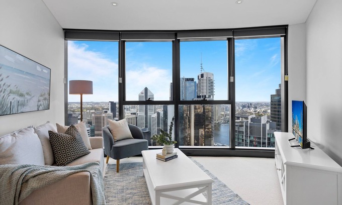 Brisbane Central Business District Apartment | Breathtaking City Views 1-Bed with Pool, BBQ & Gym