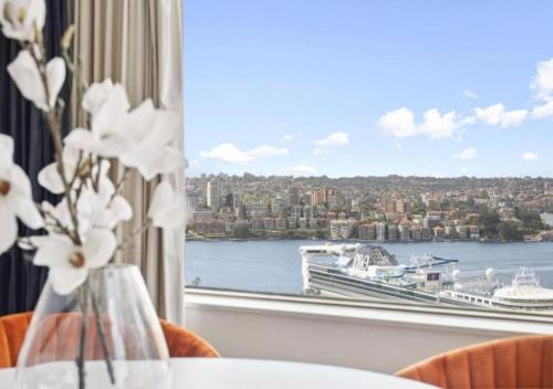 The Rocks Apartment | Breathtaking Harbour Bridge Views In Prime Locale
