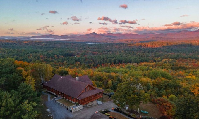 Lovell Apartment | Breathtaking Mountain Getaway - Skiing & Hot Tub