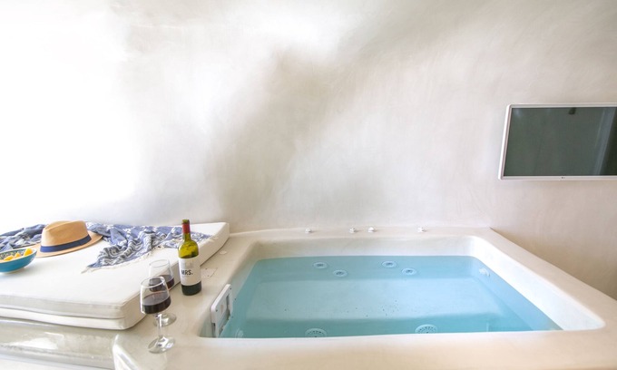 Oia House | breathtaking view with jacuzzi ,fully equiped ,made from scratch