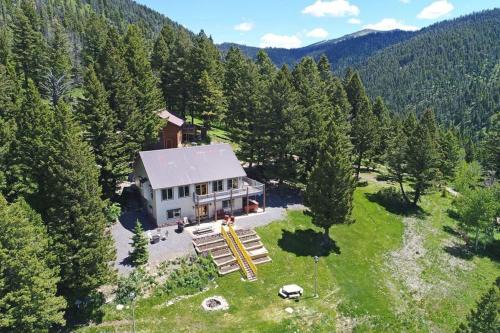 Island Park House | Breathtaking Views Close to Yellowstone