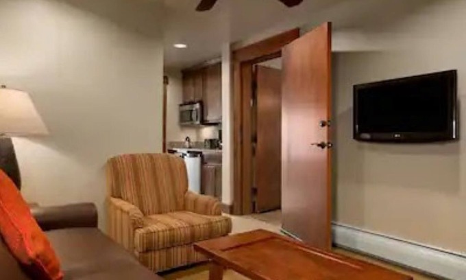 Breckenridge Cabin | Breckenridge, CO - Studio Suite at Grand Lodge on Peak 7 Ski-in/Ski-out Resort