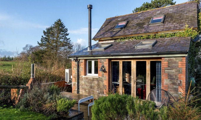 Brecon Villa | Brecon Cottage - Two Bedroom Villa, Sleeps 4