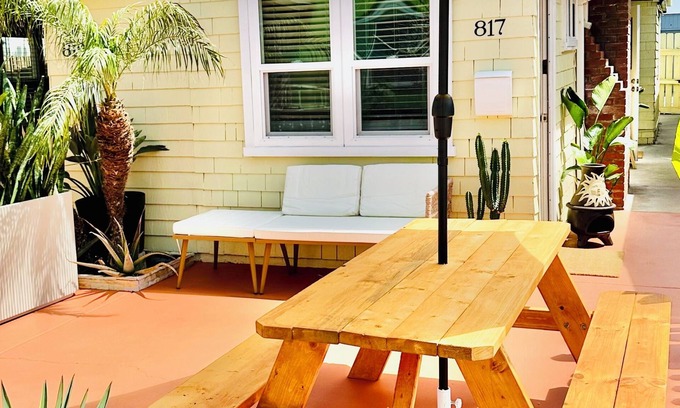 San Diego Cottage | Breezy Bayside Escape — Cottage with Patio in Heart of Mission Beach