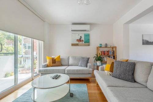 St. Kilda East Apartment | Breezy East - A Light-filled Family Retreat