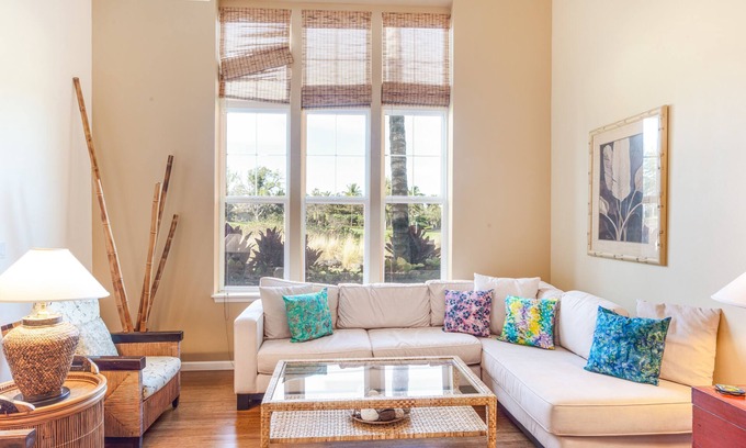 Waikoloa Condo | Breezy, elegant home in a great location with pools, hot tubs & tennis