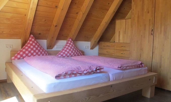 Oberharmersbach Apartment | Breigenhof - cozy apartment Falcon nest in the attic - sunny location