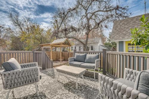 Brenham House | Brenham Rental with Deck and Yard Less Than 1 Mi to Downtown!