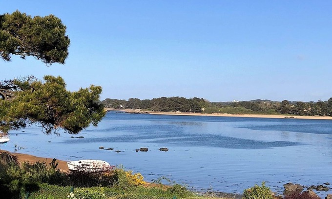 Cote de Granit Rose House | Breton house by the sea with WIFI and parking in Trégastel