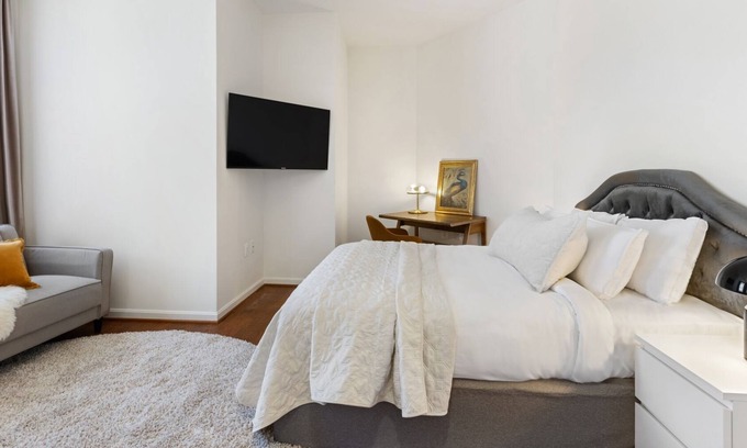 Downtown Baltimore Hotel | Brexton Hotel - Charming Studio in Mt. Vernon