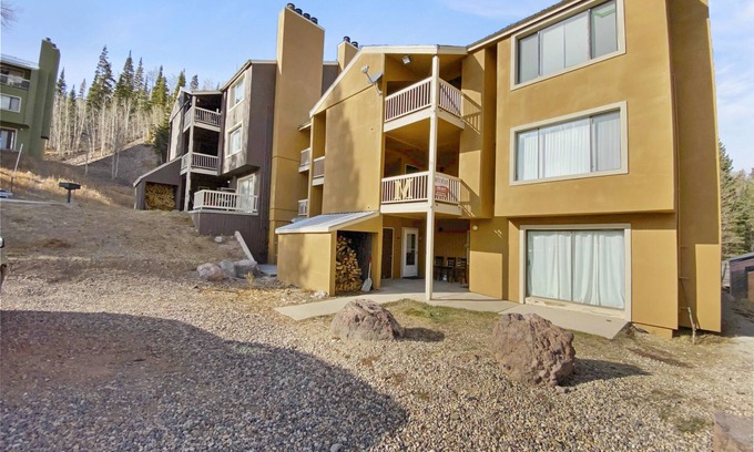 Brian Head Condo | Brian Head Village M4 cozy condo close to lifts in Brian Head - Dog Friendly