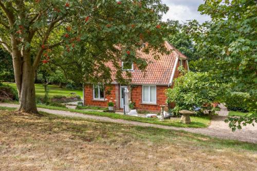 Aldringham House | Briar Hill