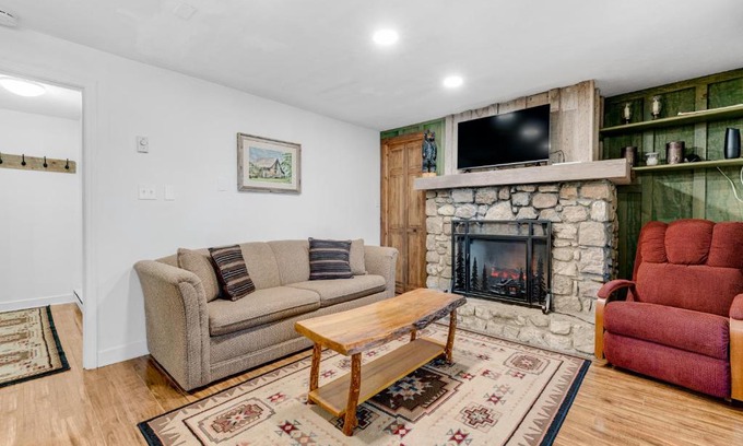 Sugar Mountain Apartment | Briarcliff E24