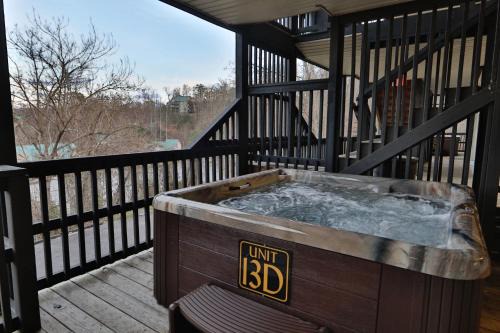 Pigeon Forge Apartment | Briarstone Lodge Condo 13D by Eden Crest