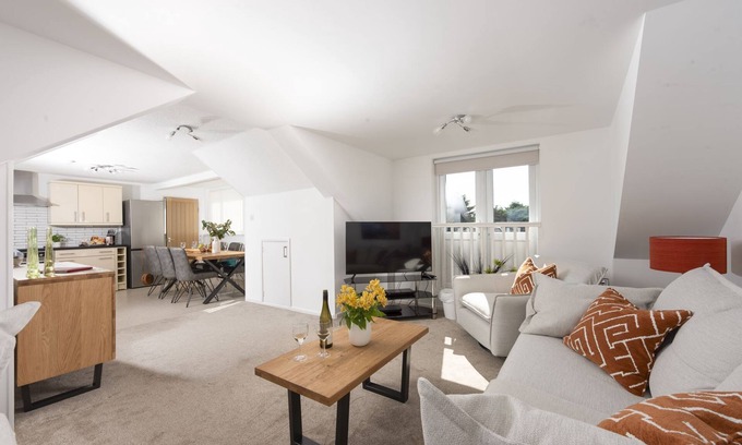Goonhavern Apartment | Bridge Apartment - an apartment that sleeps 6 guests in 3 bedrooms