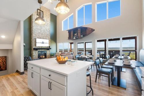 Kimberling City House | Bridge View Boat House at Table Rock Lake