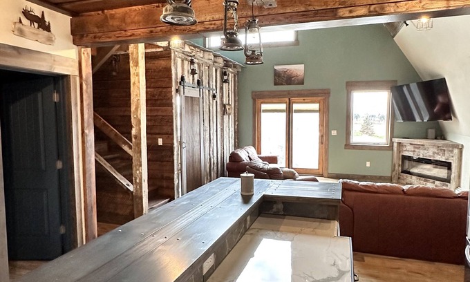 Bozeman House | Bridger View Barn West
