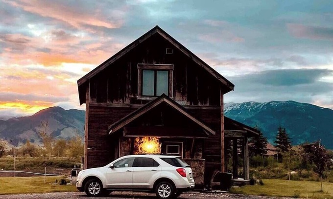 Bozeman Cabin | BRIDGER VIEW CABIN WITH 360 DEGREE MOUNTAIN VIEWS