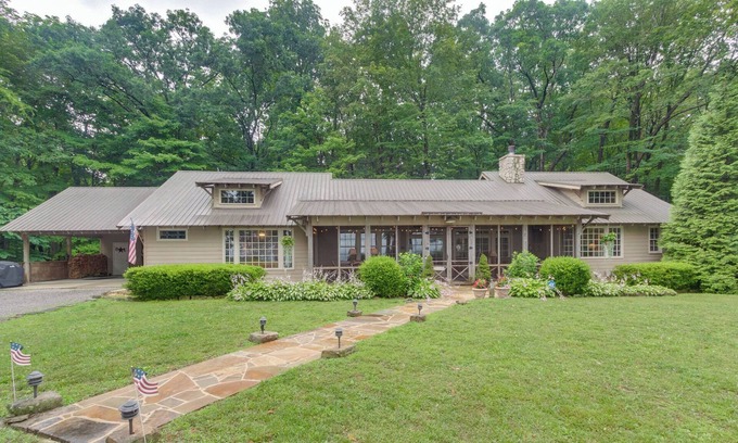 Pelham House | Brigadoon: Wide Open Valley Views, Monteagle/Sewanee: located by The Assembly.