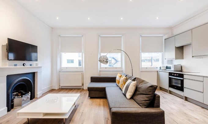 Avonmore and Brook Green Apartment | Bright 1 bedroom apt in Kensington Olympia