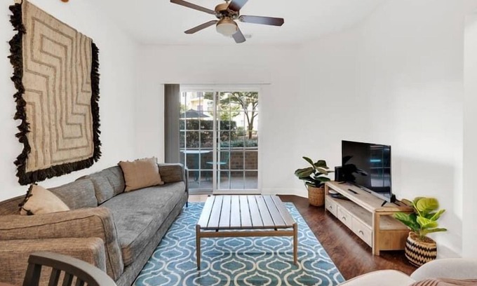 SouthPark Apartment | Bright 1BR with Balcony, Gym & Workspace