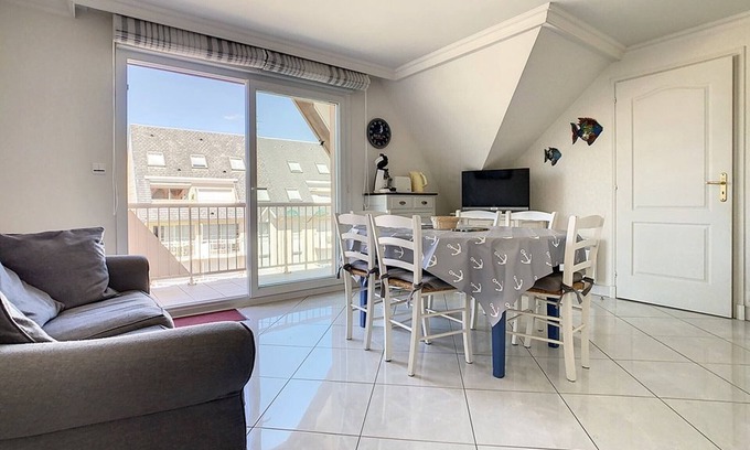 Stella-Plage Apartment | Bright 2-Bed Apt with Balcony & Parking for 5 in Stella Beach
