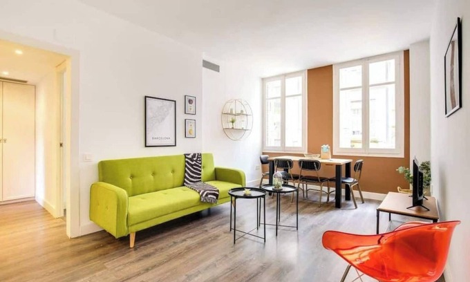 la Vila de Gracia Apartment | Bright 2 bedroom in the best area of Barcelona.