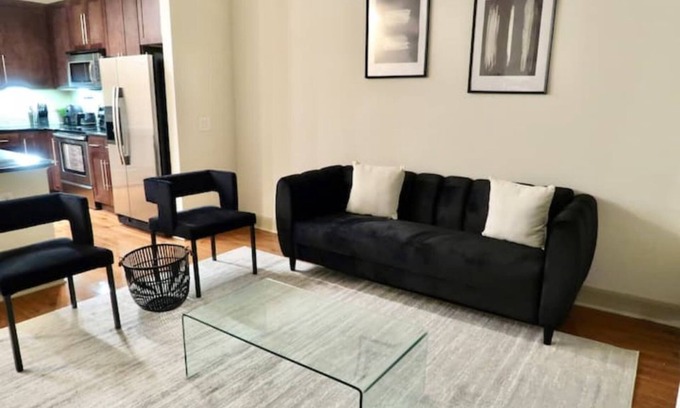 Astrodome Apartment | Bright 2BR APT Near NRG Stadium, Balcony Pool View, Free WIFI, GYM