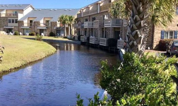 Surfside Beach Apartment | Bright 2BR Getaway | Quick Drive to the Beach