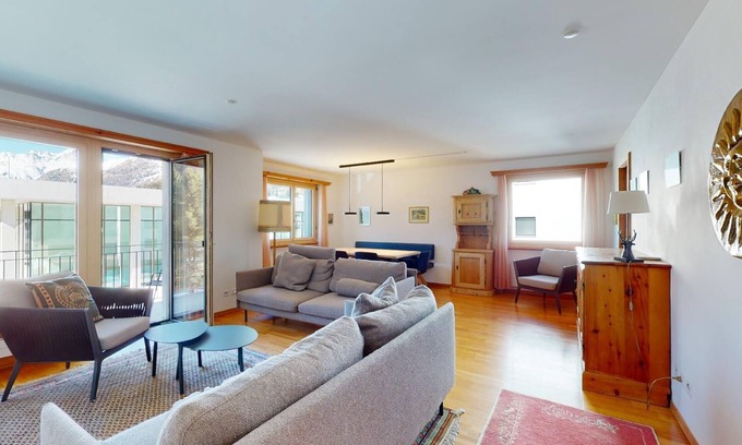 Sankt Moritz-Bad Apartment | Bright 4-room apartment on the 2nd floor.