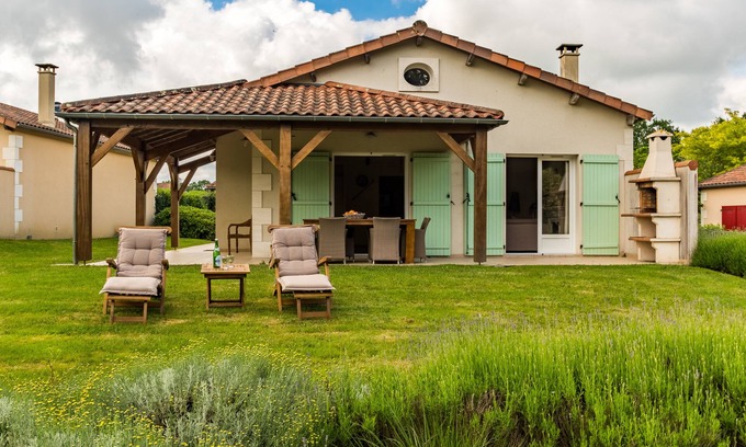 Les Forges House | Bright 6-person villa in the heart of the Gâtine regionRental March to October