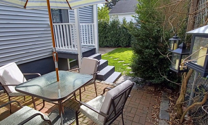 Bristol Apartment | Bright and airy two bedroom apt in downtown Bristol steps from the parade route.