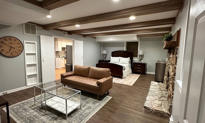 Roswell Apartment | Bright and Charming Basement Apartment near Downtown Roswell