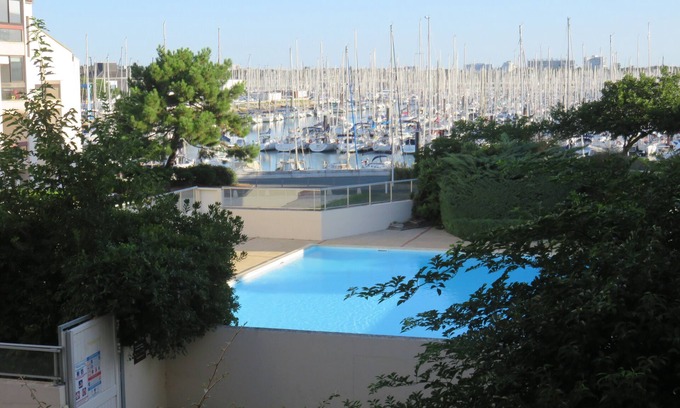 La Rochelle Apartment | Bright and cosy apartment facing the pool and the Marina