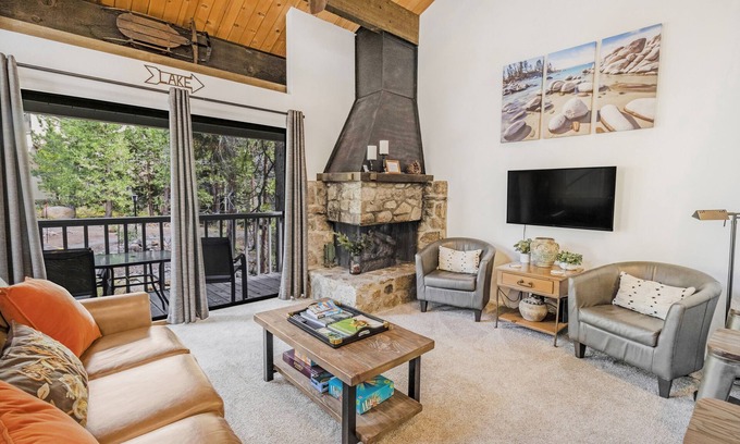 Kings Beach House | Bright and cozy end unit condo in quiet complex near Beach, and North Star