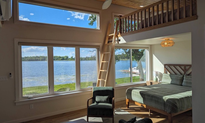 Underwood Cabin | Bright and modern tiny home on the lake!