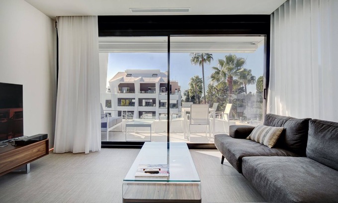 Urbanizacion Pinos Verdes Resort | Bright and new apartment near beaches of Cabopino Marina