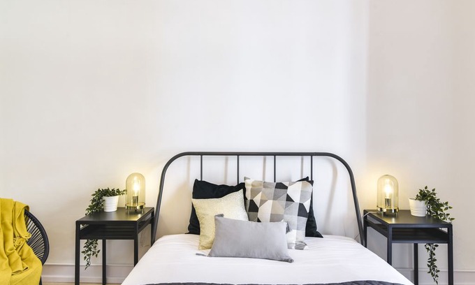 Santo Amaro Apartment | Bright and spacious 4bed/2bath in Alcântara