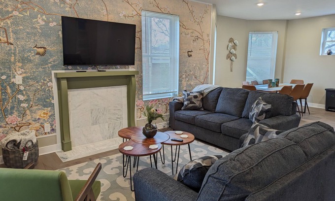 Mount Auburn House | Bright and Spacious 5 BR Home Close to downtown. Pet-Friendly!