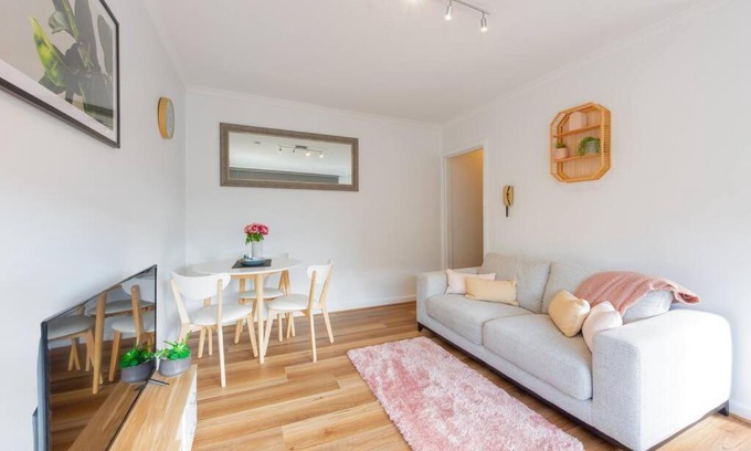 Balaclava Apartment | Bright and Sunny Gem on Hotham