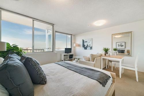 Neutral Bay Apartment | Bright and Sunny Studio Apartment